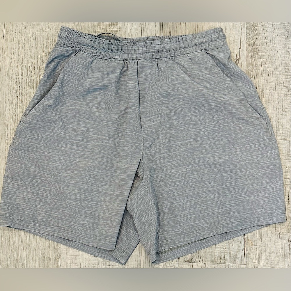 Men's Lululemon Gray Athletic Shorts Sz medium Pacebreaker short Linerless 7”